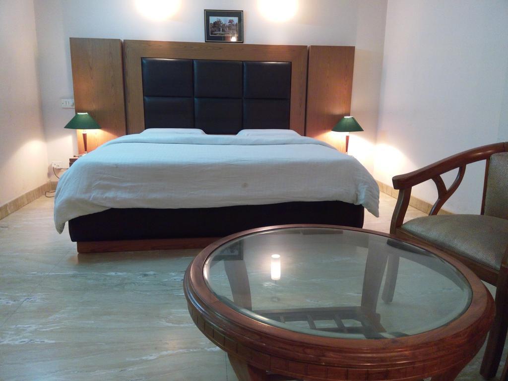 גורגאון Hotel Queens Residency חדר תמונה