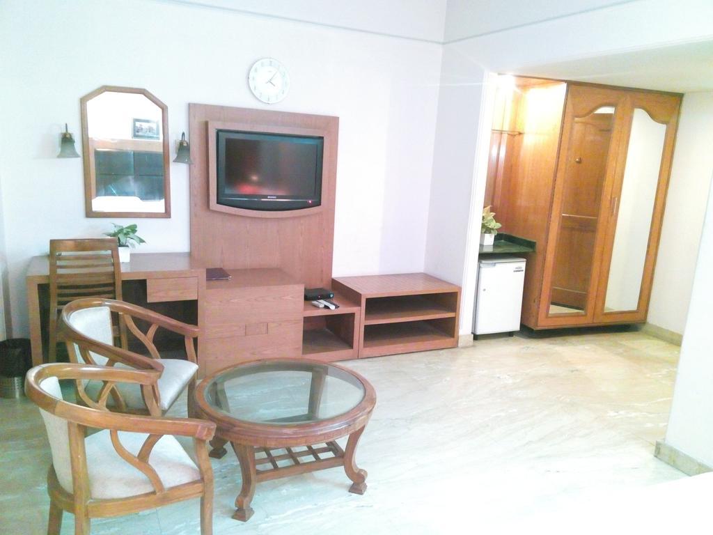 גורגאון Hotel Queens Residency מראה חיצוני תמונה