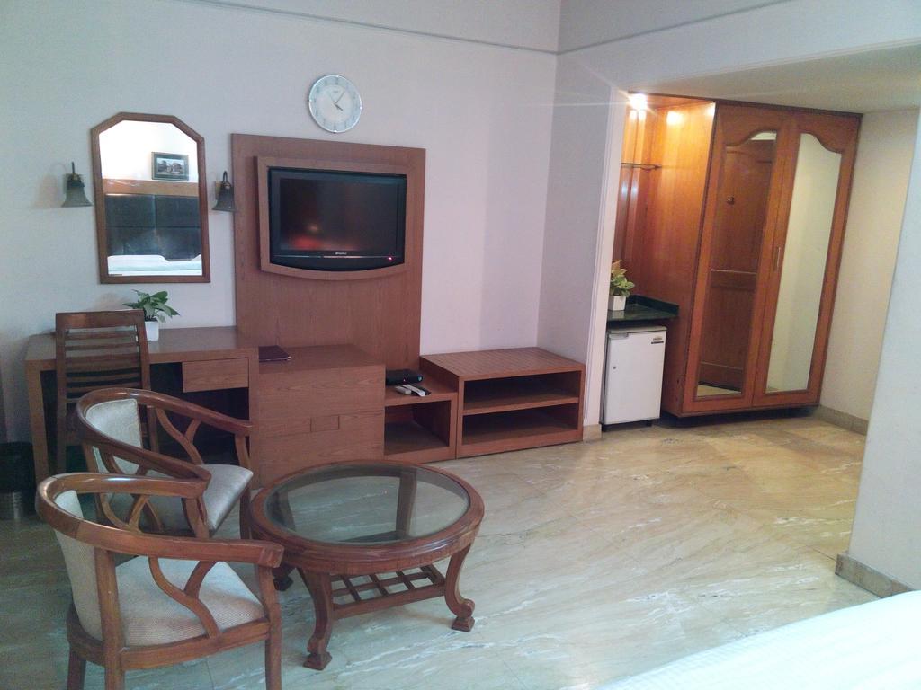 גורגאון Hotel Queens Residency מראה חיצוני תמונה