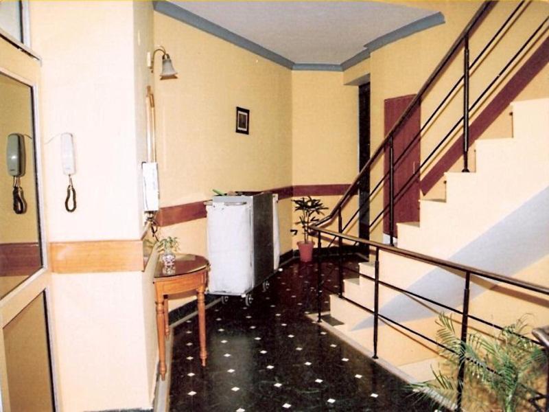 גורגאון Hotel Queens Residency מראה חיצוני תמונה