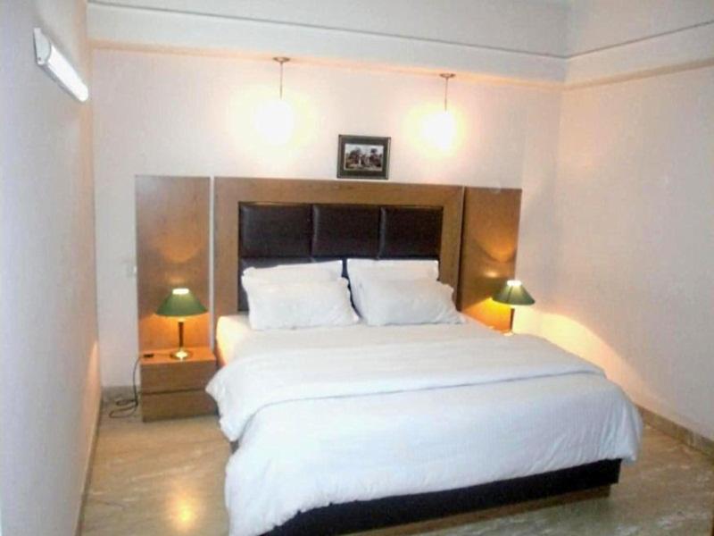 גורגאון Hotel Queens Residency מראה חיצוני תמונה