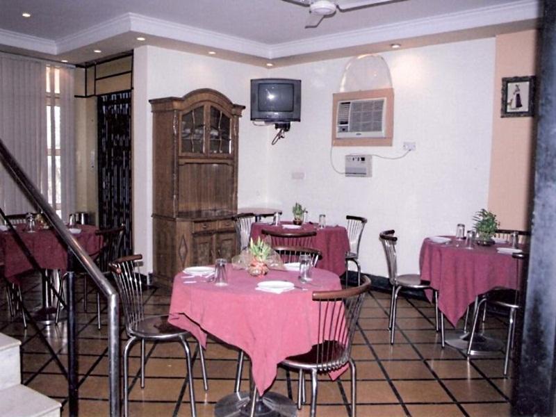 גורגאון Hotel Queens Residency מראה חיצוני תמונה