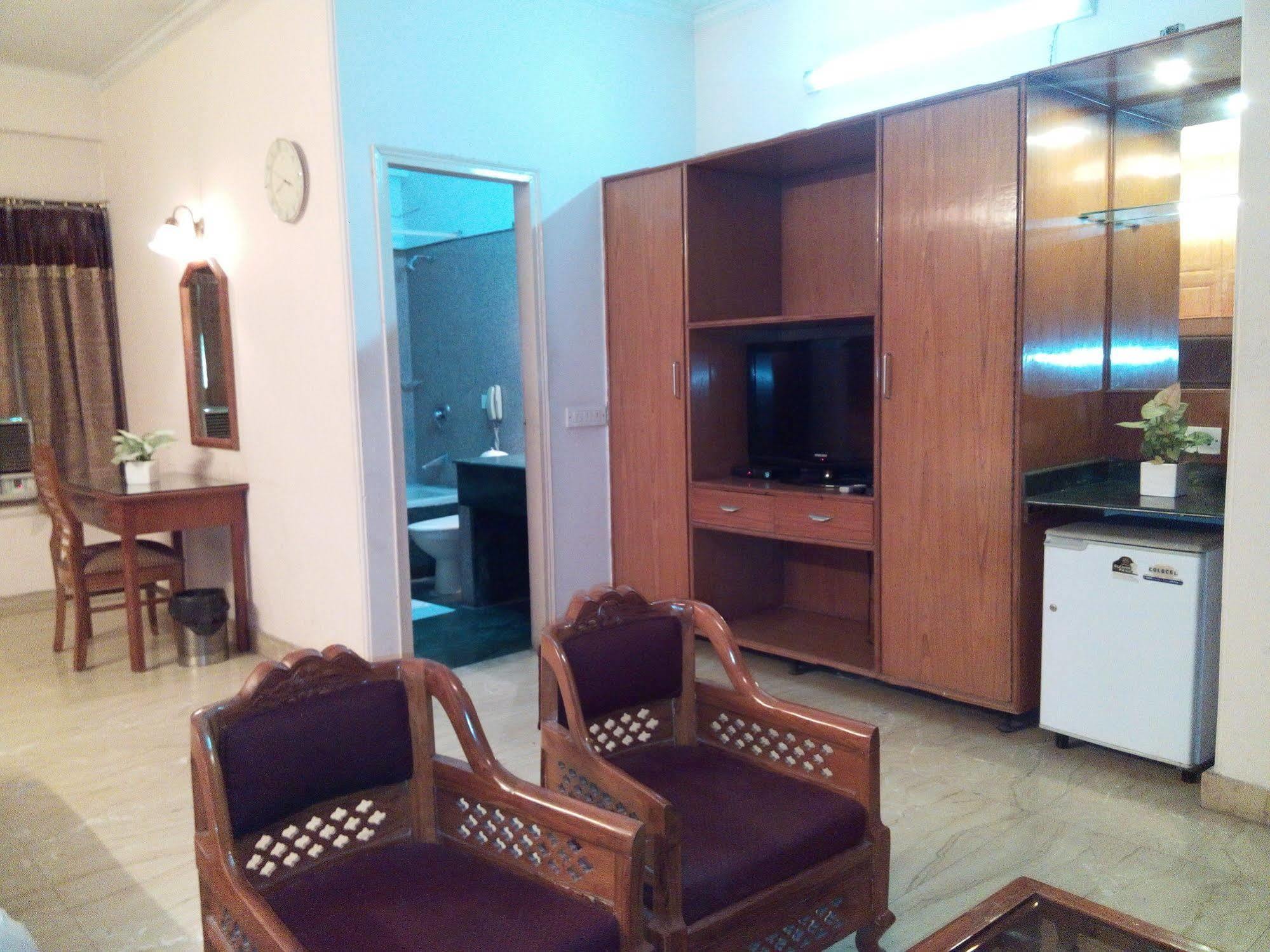 גורגאון Hotel Queens Residency מראה חיצוני תמונה
