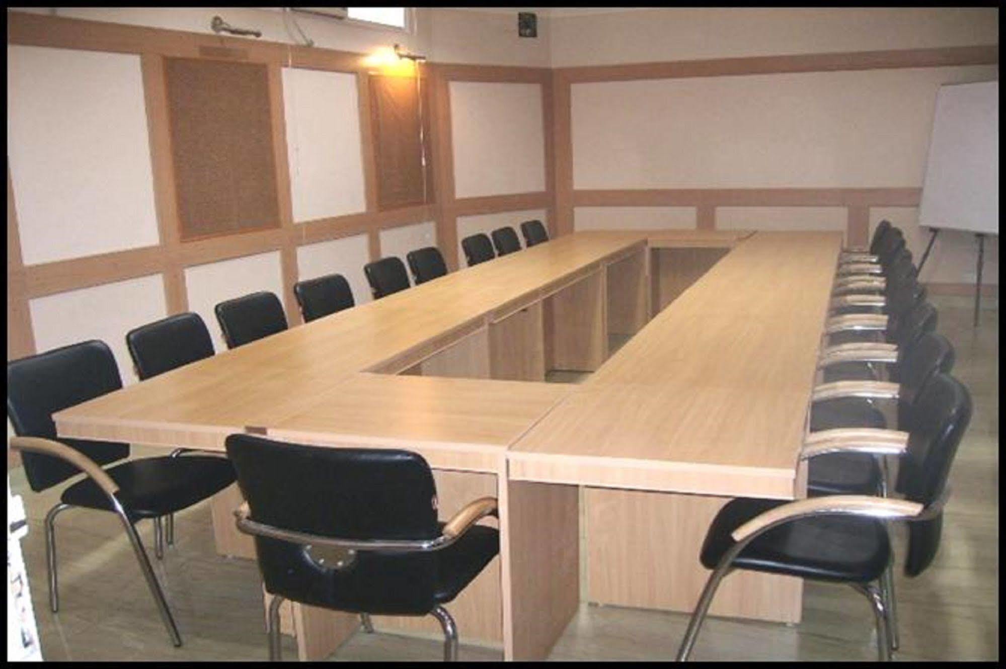 גורגאון Hotel Queens Residency מראה חיצוני תמונה